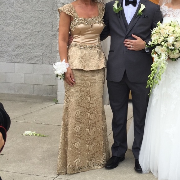 Gold Lace Peplum Gown Size 4 - Picture 9 of 10